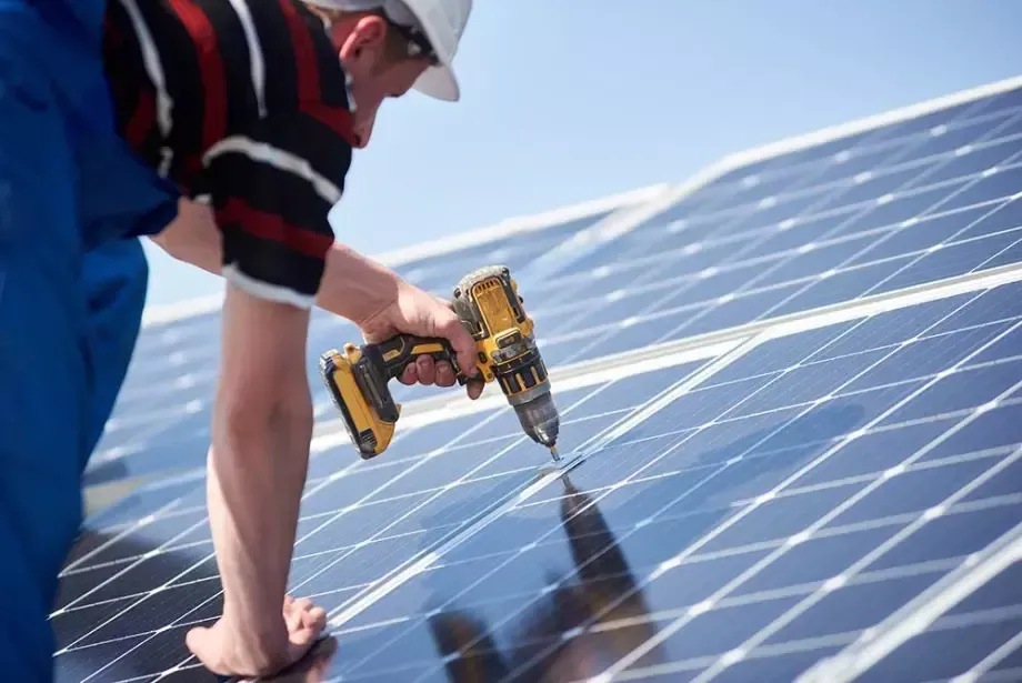 Panneaux solaires photovoltaïques à Auzits